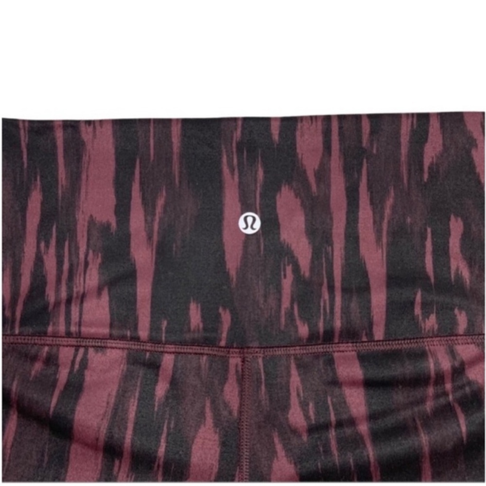 Lululemon Boogie Short Roll Down Painted Animal Bordeaux Drama Black Size 4 - Picture 6 of 9